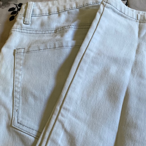 Forever 21 Denim - Forever21 Size 29 White Skinny jeans